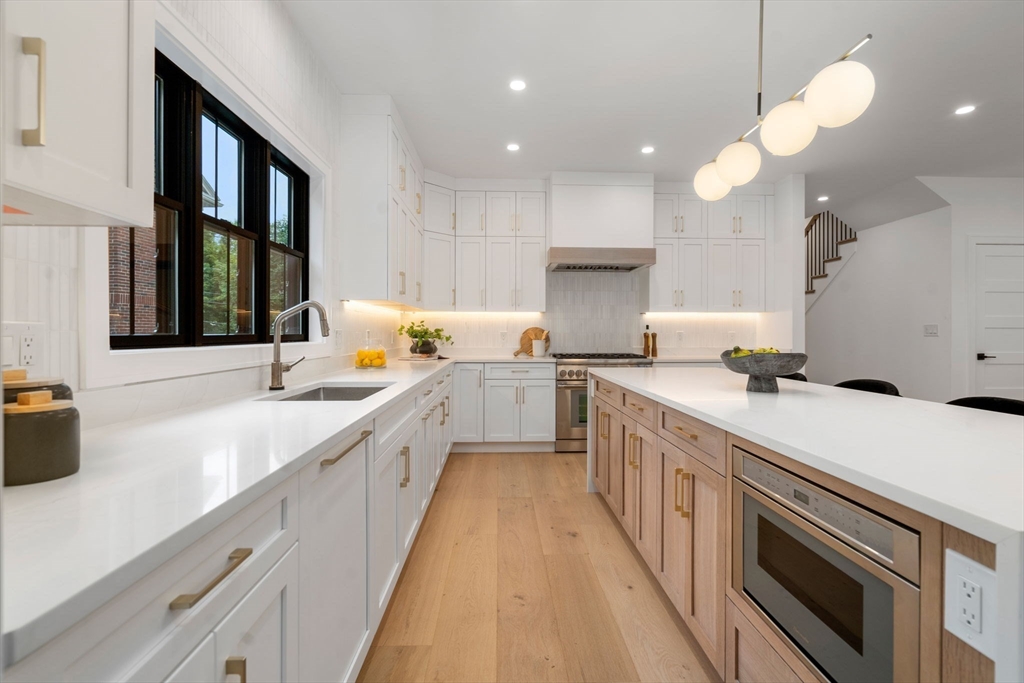73 Cloverdale Road, Unit 73 Newton, MA 02461 - Photo 7 of 38