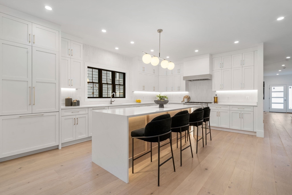 73 Cloverdale Road, Unit 73 Newton, MA 02461 - Photo 8 of 38