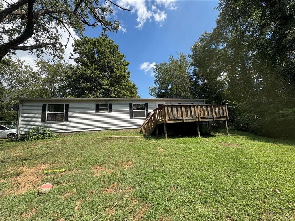 a view of a house with backyard and trees