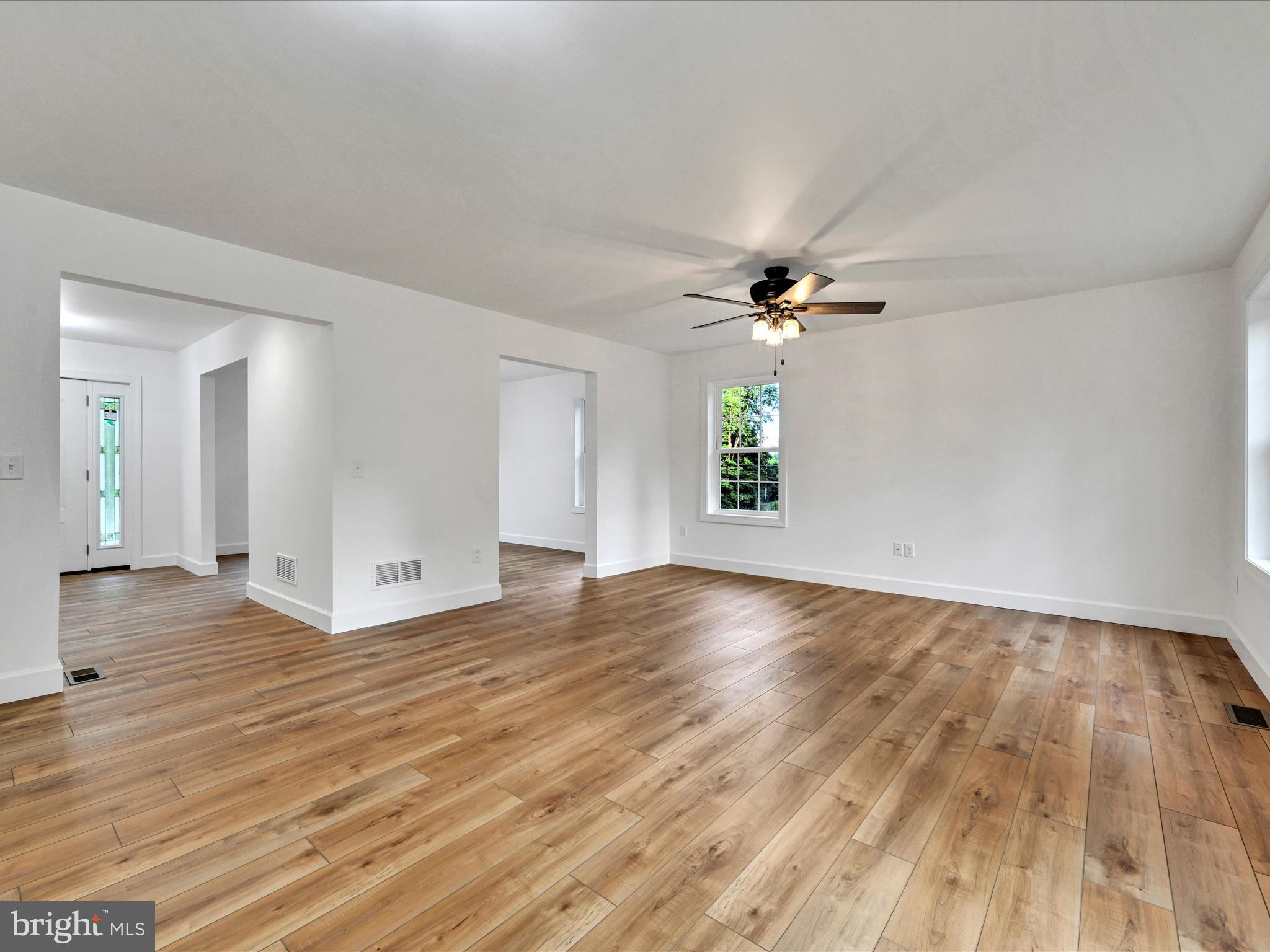 48 Ridge Street Tamaqua, PA 18252 - Photo 6 of 31 Living Room