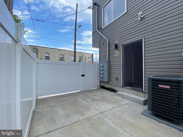 $2,400 | 623 North 36th Street, Unit 1, Philadelphia, PA 19104