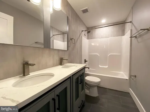 $2,400 | 623 North 36th Street, Unit 1, Philadelphia, PA 19104