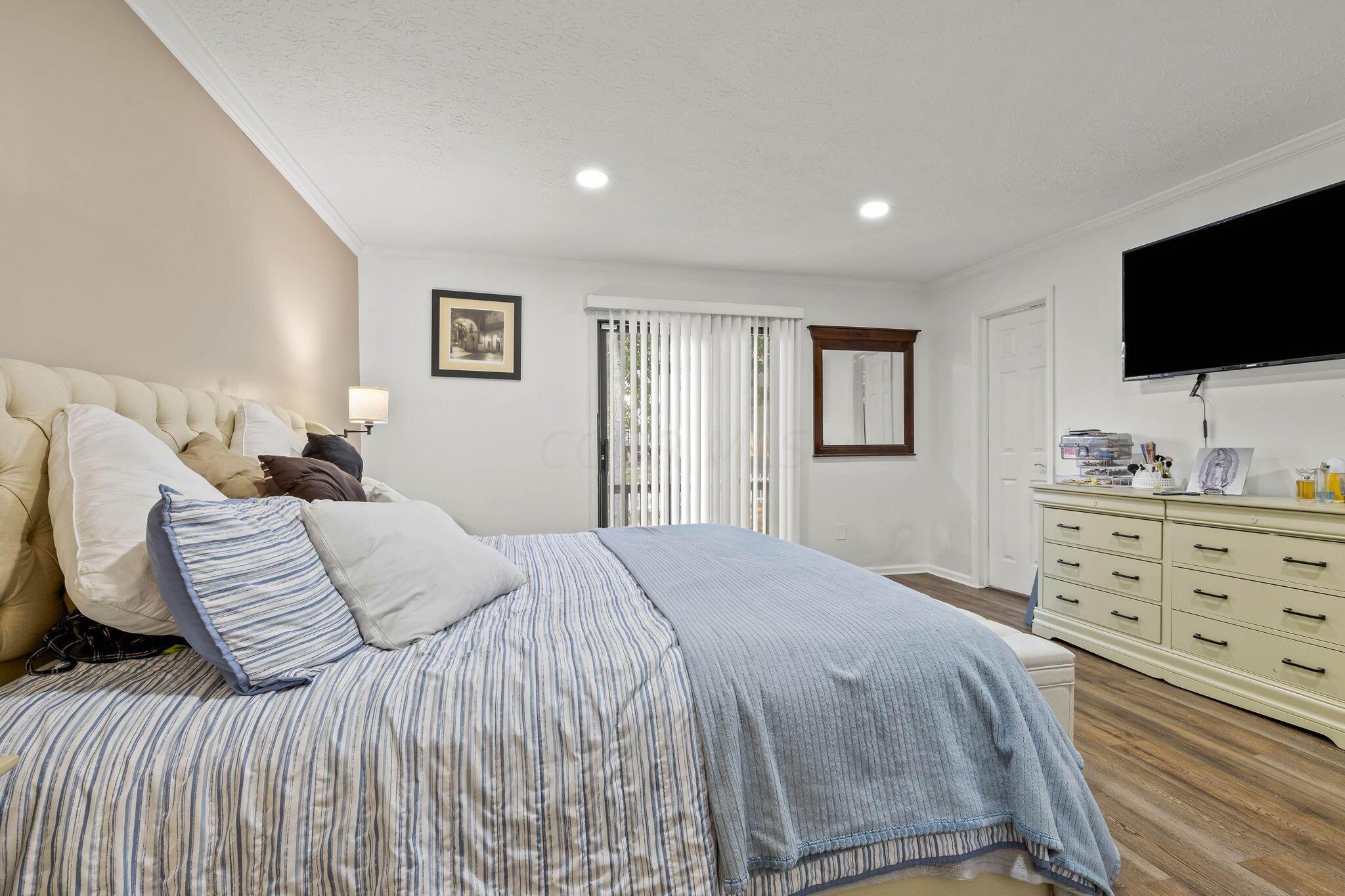 712 Cherrington Road Westerville, OH 43081 - Photo 23 of 45 Owner's Bedroom