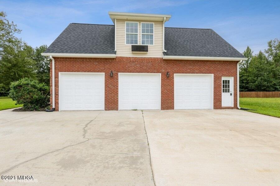 6371 Rogers Road Lizella, GA 31052 - Photo 3 of 32 02_6371RogersRd_2004_LowRes