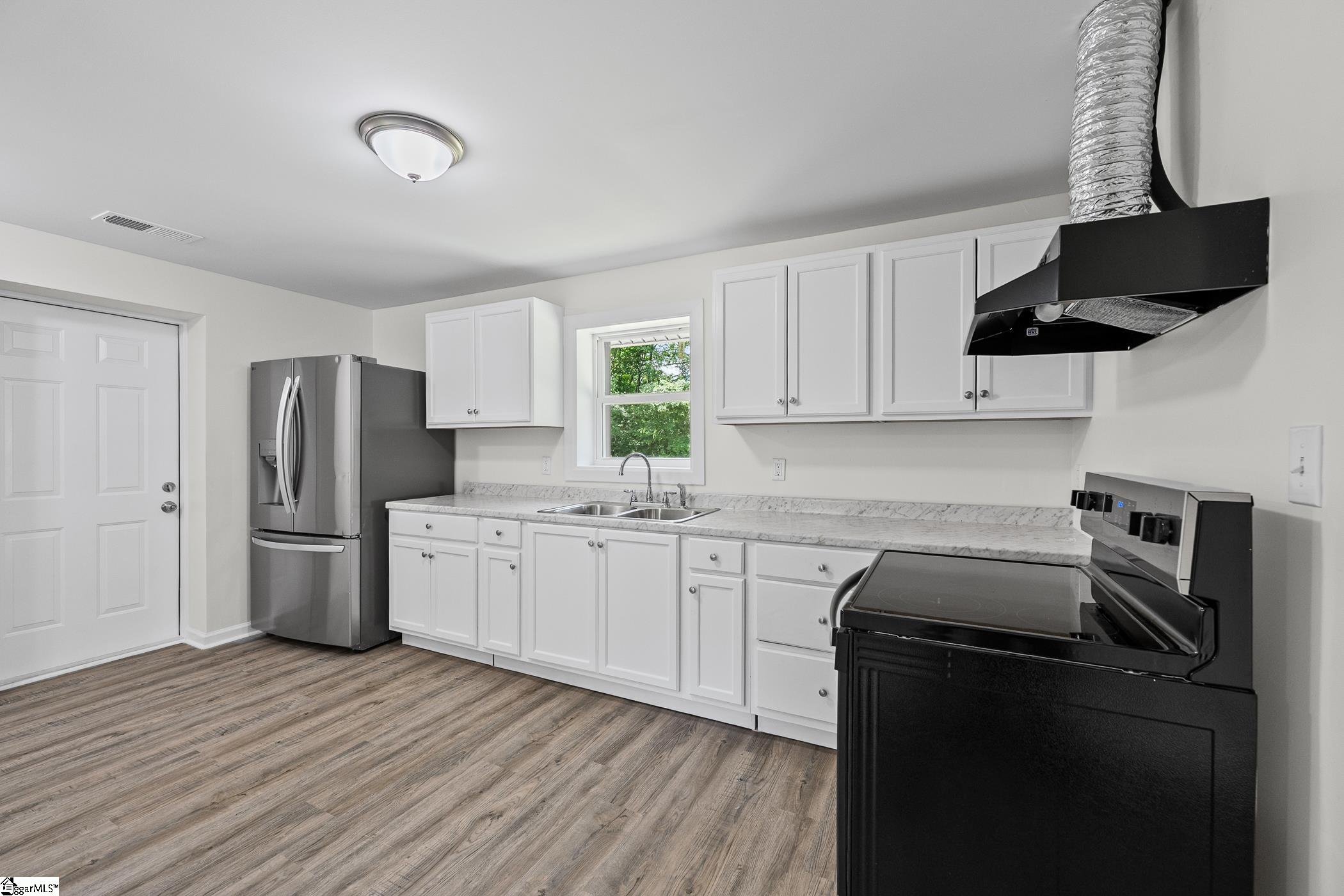 141 Edge Street Wellford, SC 29385 - Photo 5 of 19