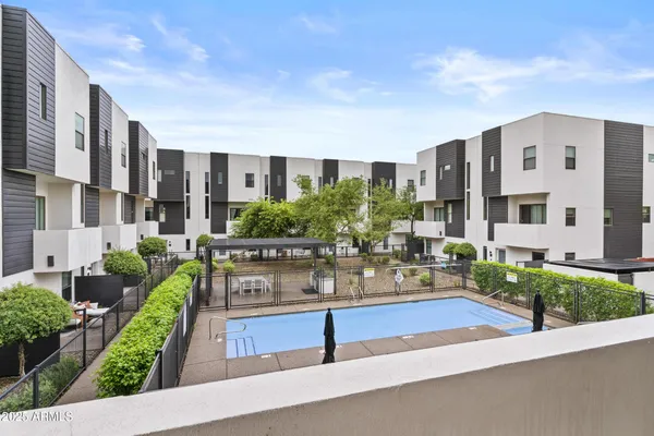 $2,700 | 325 East Coronado Road, Unit 8, Phoenix, AZ 85004