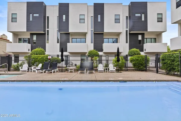 $2,700 | 325 East Coronado Road, Unit 8, Phoenix, AZ 85004