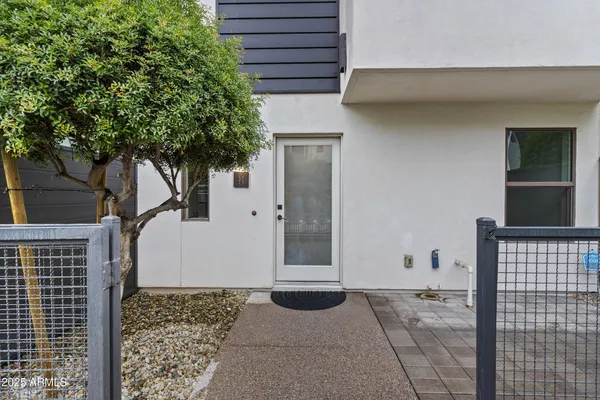 $2,700 | 325 East Coronado Road, Unit 8, Phoenix, AZ 85004