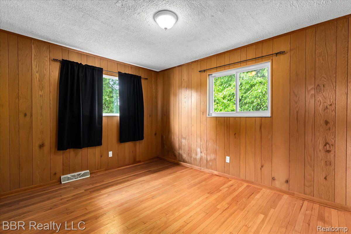 27771 West Road New Boston, MI 48164 - Photo 31 of 45 Bedroom 1