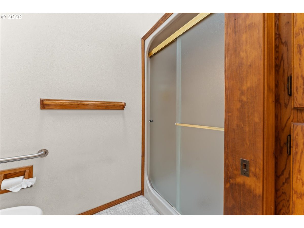 17501 Northeast Clackamas Street Portland, OR 97230 - Photo 19 of 38 a view of cupboard