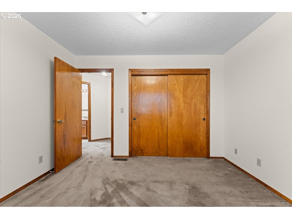 17501 Northeast Clackamas Street Portland, OR 97230 - Photo 22 of 38 a view of an empty room