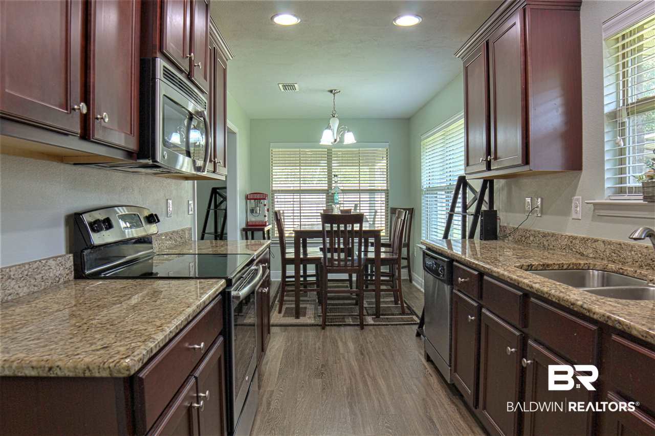 249 Wyatt Court Foley, AL 36535 - Photo 5 of 16 Kitchen