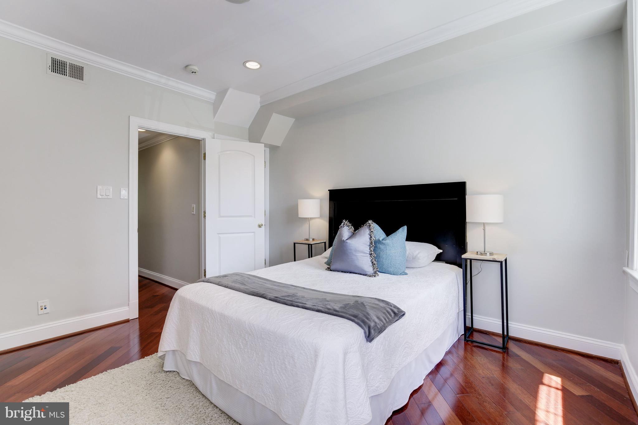 1832 Calvert Street Northwest, Unit 3 Washington, DC 20009 - Photo 20 of 29 Bedroom (Master)