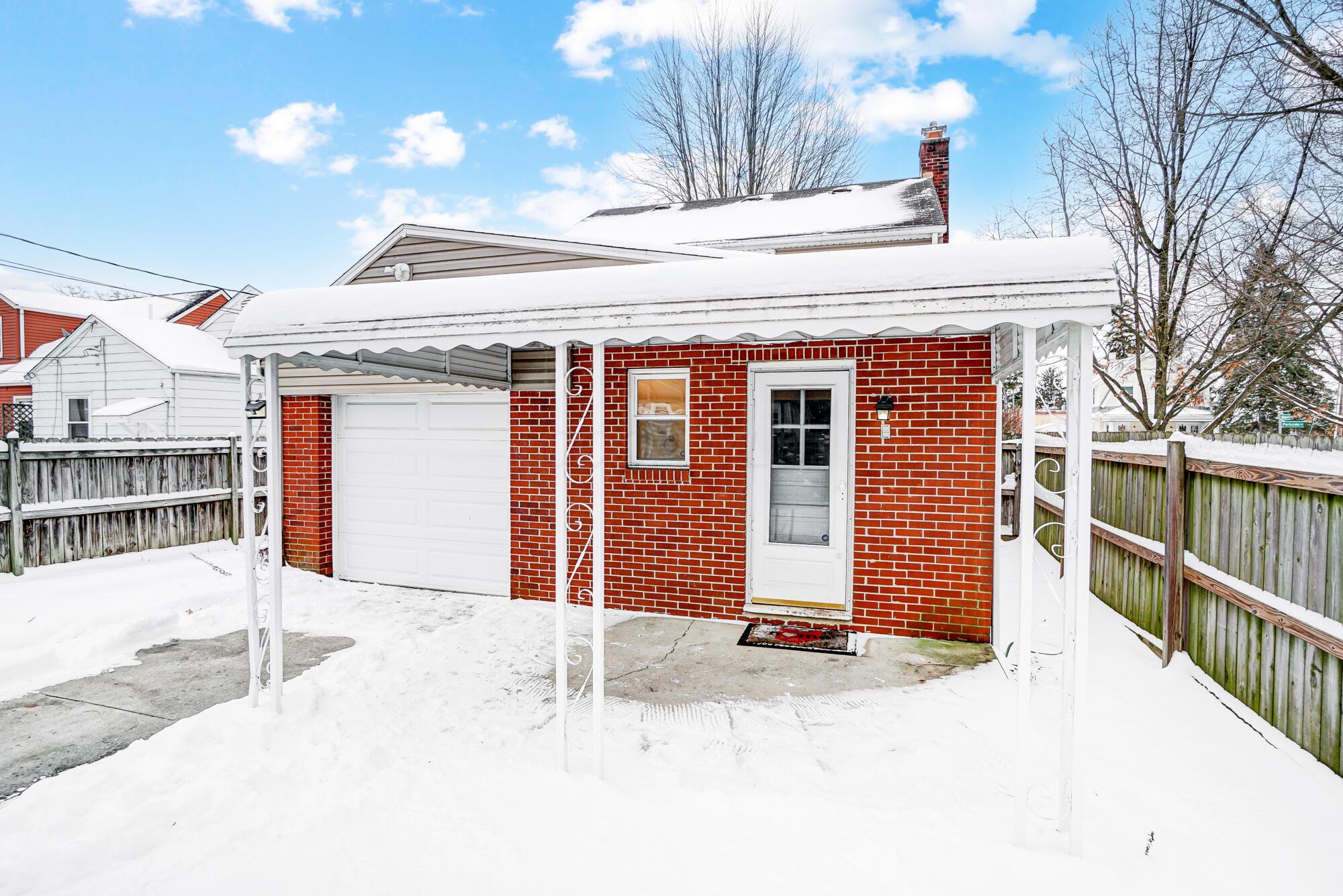 2990 Parkside Road Columbus, OH 43204 - Photo 28 of 34 Nice sized covered back patio and great fenced in yard!