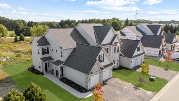 $349,900 | 1822 Horseshoe Lane, Unit 4232, Slinger, WI 53086
