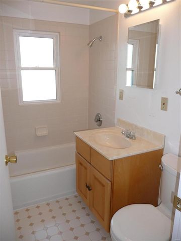 $430,000 | 1724 Boneta Avenue, St. Louis, MO 63117