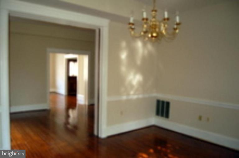1650 Park Road Northwest Washington, DC 20010 - Photo 2 of 11 High ceilings, chair rail