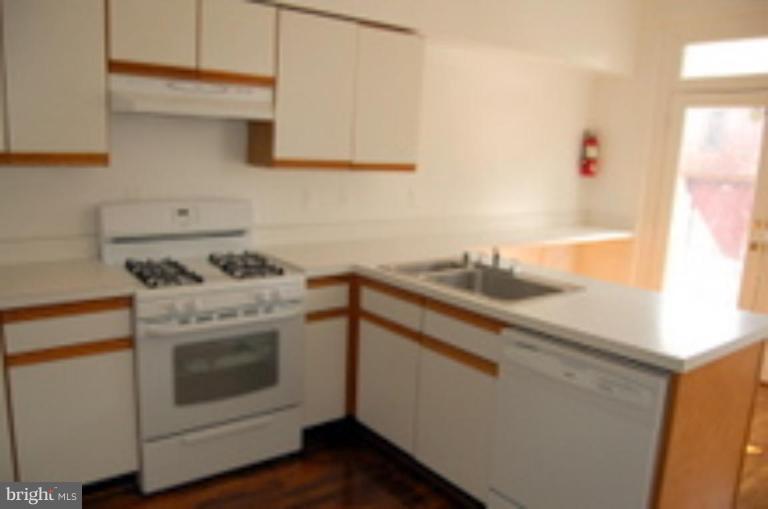 1650 Park Road Northwest Washington, DC 20010 - Photo 4 of 11 Kitchen