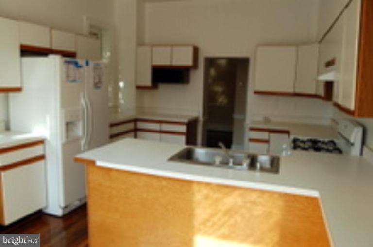 1650 Park Road Northwest Washington, DC 20010 - Photo 5 of 11 Kitchen #2