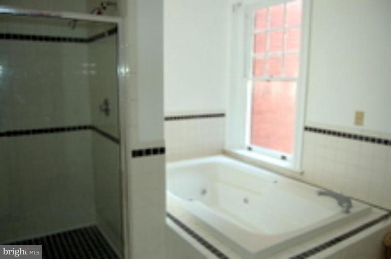 1650 Park Road Northwest Washington, DC 20010 - Photo 6 of 11 Bath #1