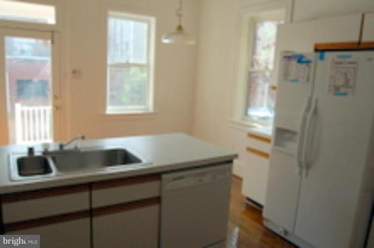 1650 Park Road Northwest Washington, DC 20010 - Photo 7 of 11 Kitchen/Family Room