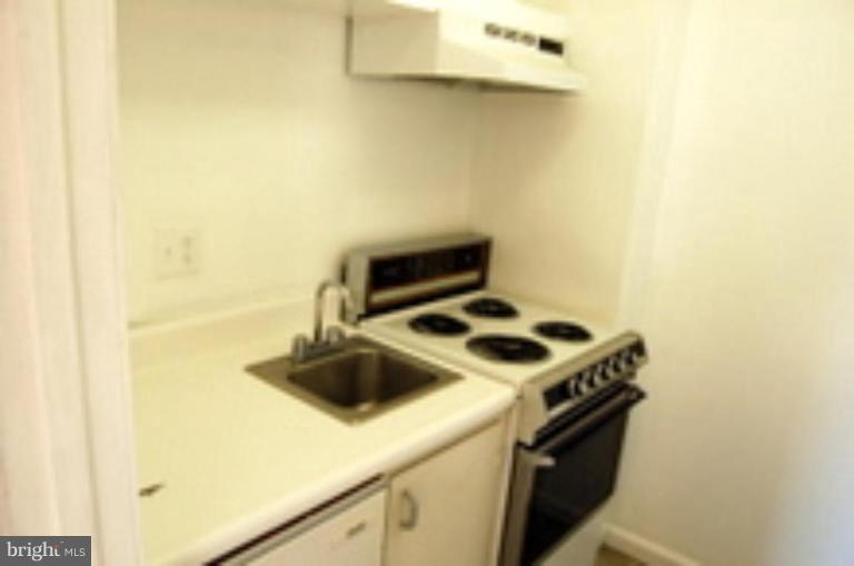 1650 Park Road Northwest Washington, DC 20010 - Photo 8 of 11 3rd floor kitchenette