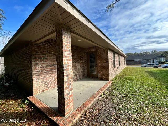 $1,800 | 10604 Roundhill Drive, Gulfport, MS 39503