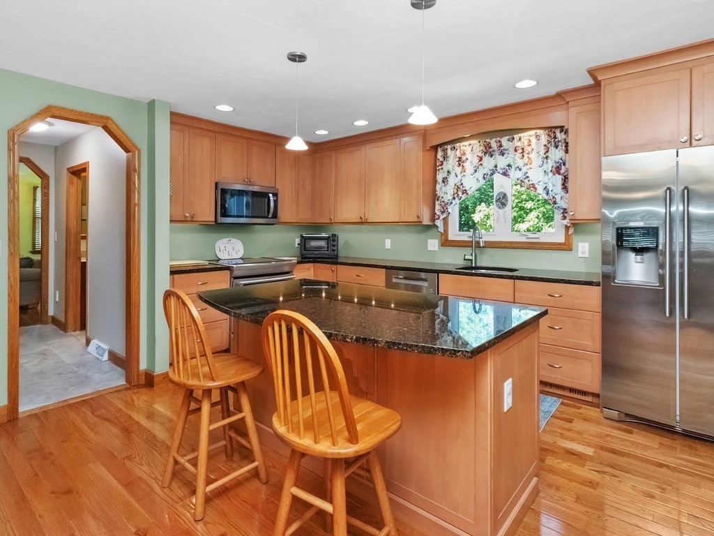 137 Harrington Road Waltham, MA 02452 - Photo 3 of 42 Gallery Image 3
