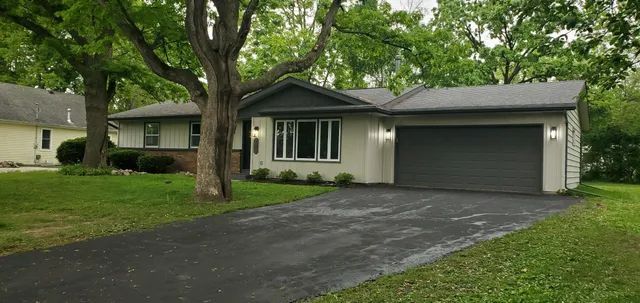 $379,900 | 233 Inlet Shore Drive, Delavan, WI 53115