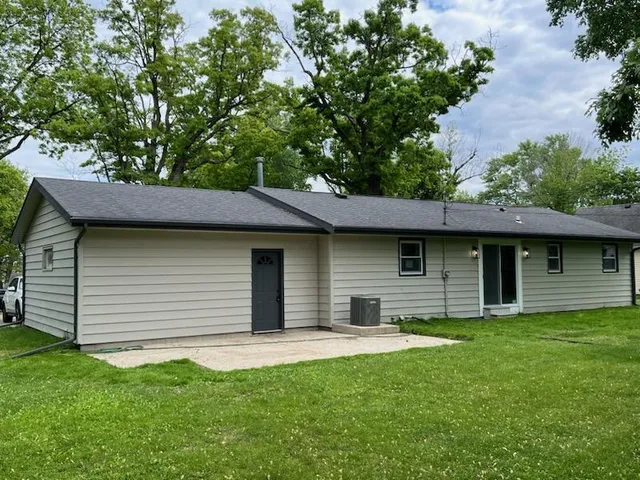 $379,900 | 233 Inlet Shore Drive, Delavan, WI 53115