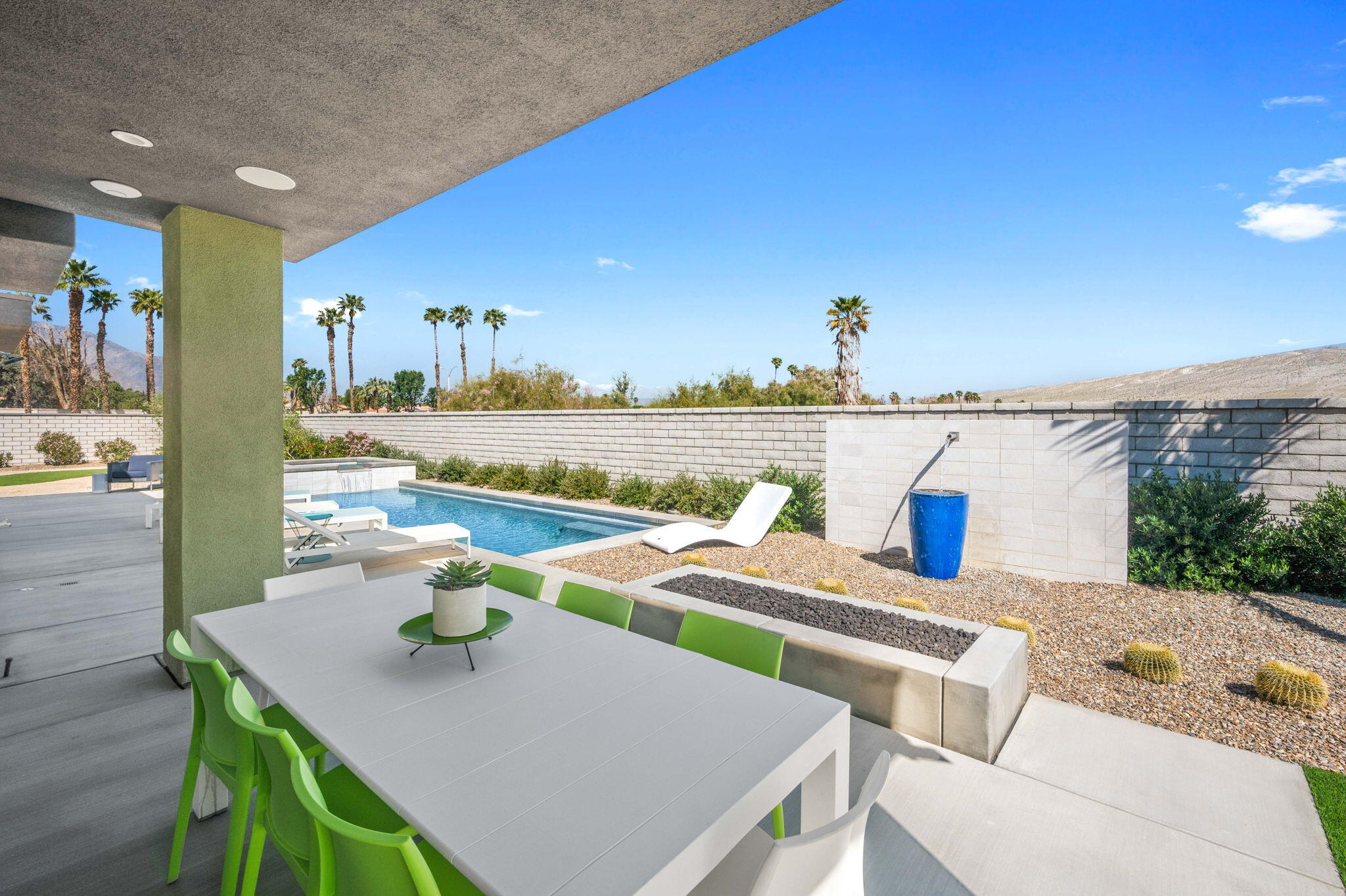 2 Iridium Way Rancho Mirage, CA 92270 - Photo 33 of 55 a view of kitchen with dining table and chairs