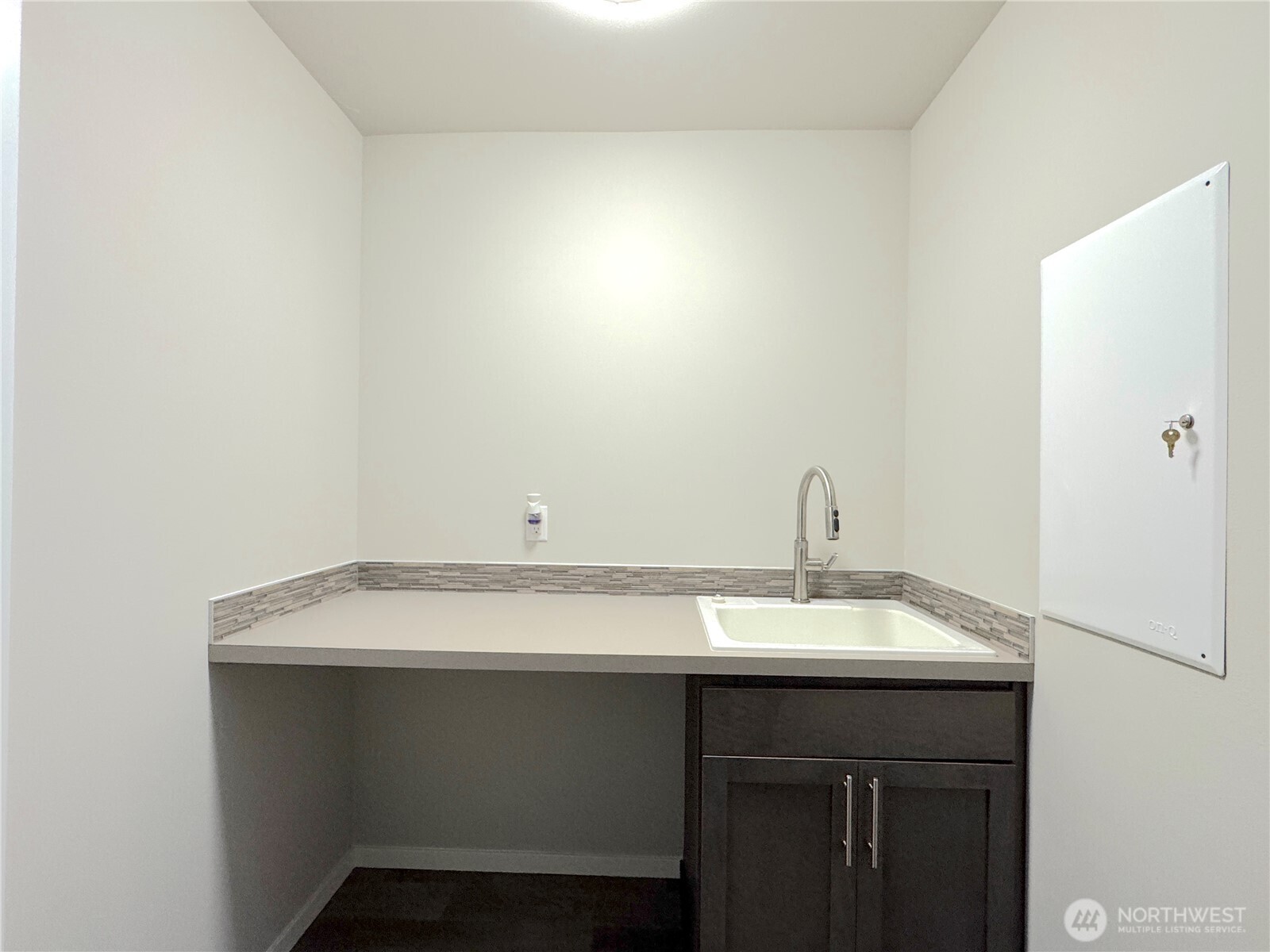 3320 Northeast 8th Place Renton, WA 98056 - Photo 35 of 40