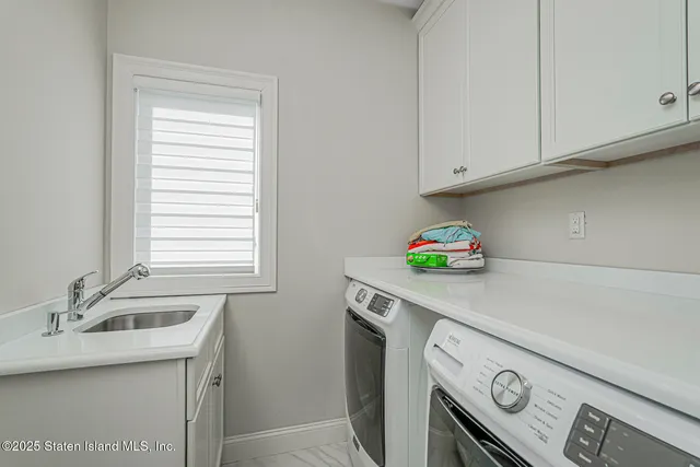 $1,940,000 | 35 Savona Court | Pleasant Plains