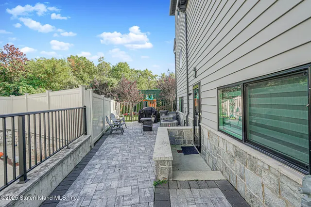 $1,940,000 | 35 Savona Court | Pleasant Plains