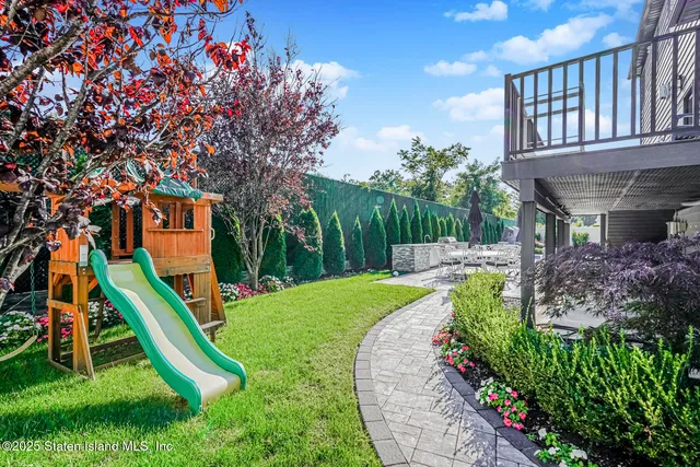 $1,940,000 | 35 Savona Court | Pleasant Plains