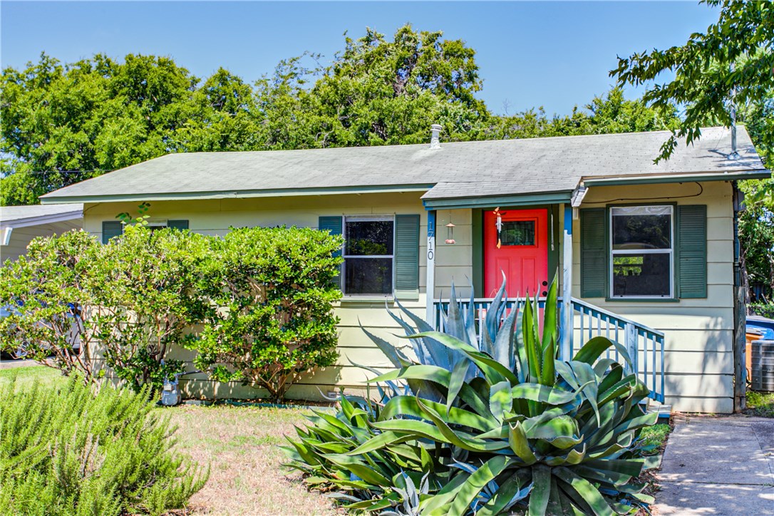 1710 Hillcrest Lane Austin, TX 78721 - Photo 1 of 1