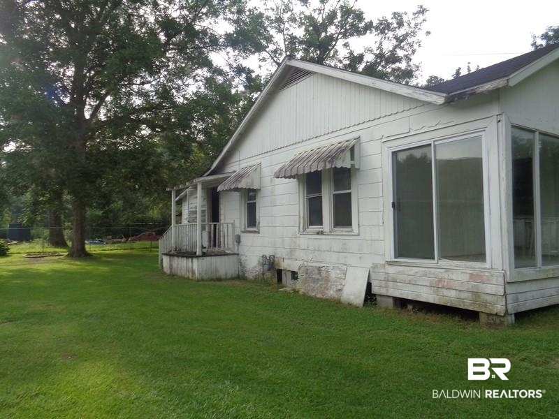102 Hart Street Brewton, AL 36426 - Photo 2 of 19 Side