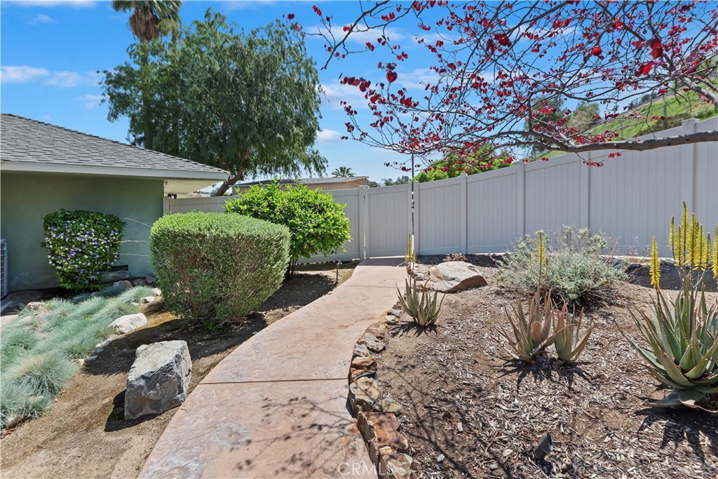 23247 Townsend Drive Grand Terrace, CA 92313 - Photo 3 of 51