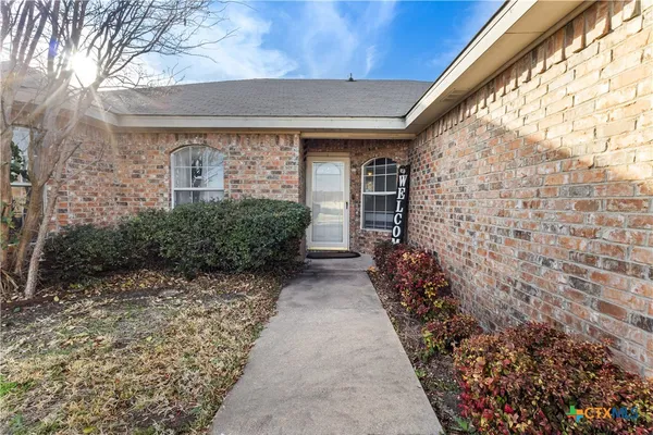 a view of a pathway both side of house