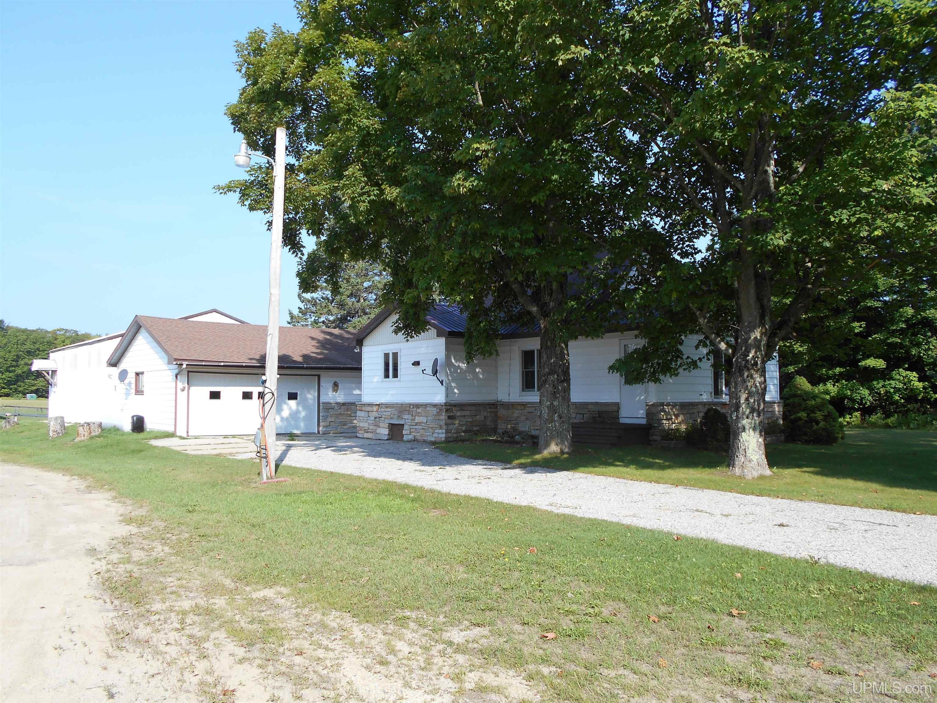 1727 N West Kendall Road Manistique, MI 49854 - Photo 4 of 49