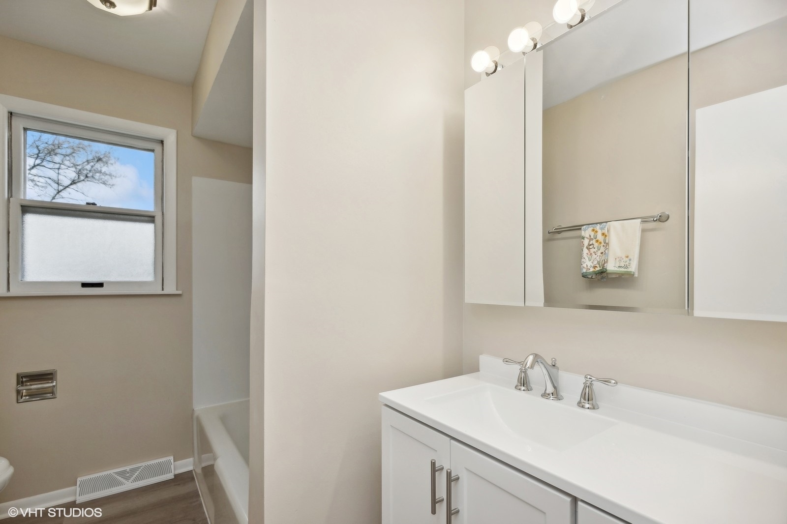 5632 Hanssen Road Gurnee, IL 60031 - Photo 12 of 26 Gallery Image 12