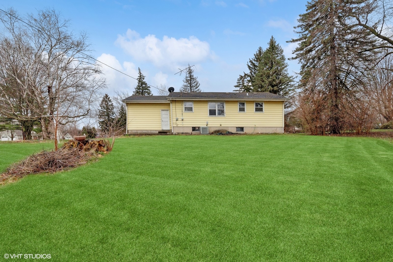 5632 Hanssen Road Gurnee, IL 60031 - Photo 3 of 26 Gallery Image 3