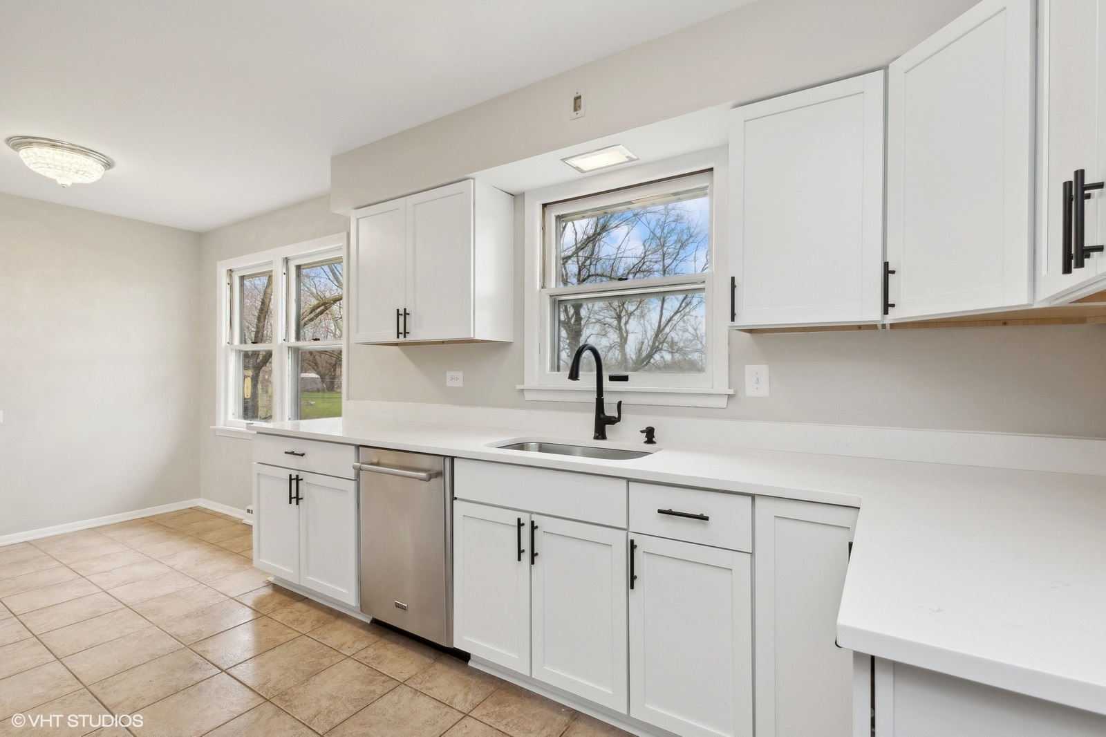 5632 Hanssen Road Gurnee, IL 60031 - Photo 6 of 26 Gallery Image 6