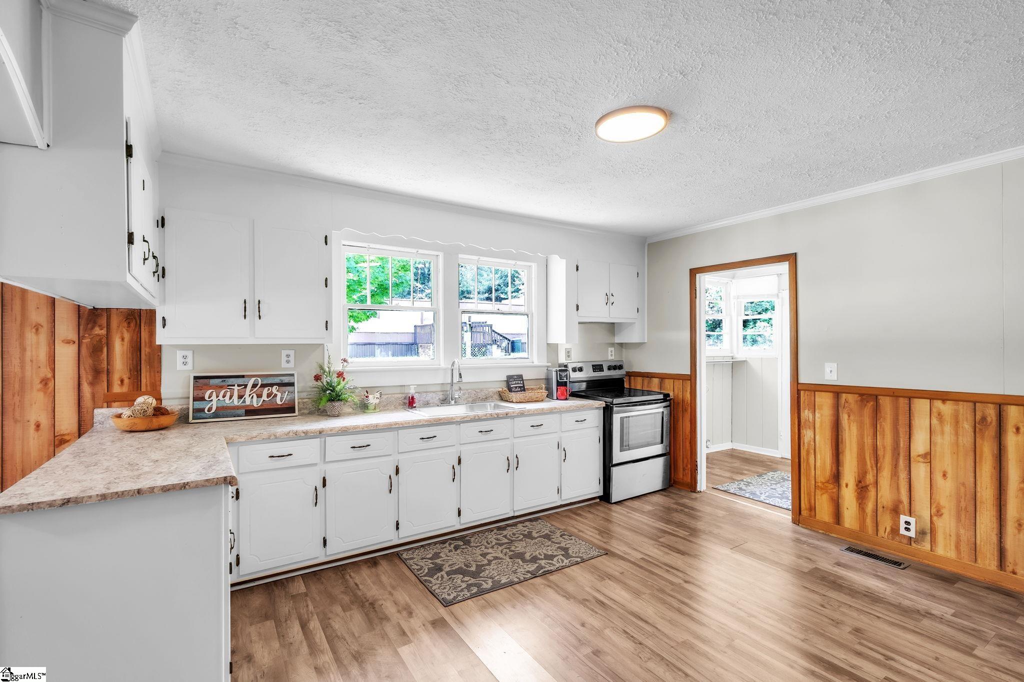 704 Slater Road Marietta, SC 29661 - Photo 13 of 30 Gallery Image 13