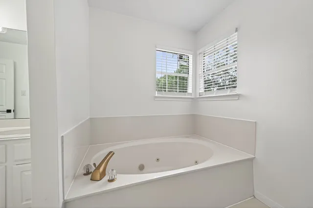 $3,100 | 2431 Parkwood Lane, Sugar Land, TX 77479