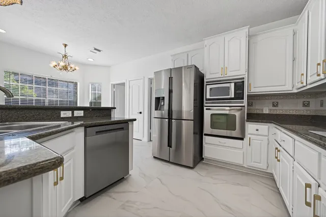 $3,100 | 2431 Parkwood Lane, Sugar Land, TX 77479