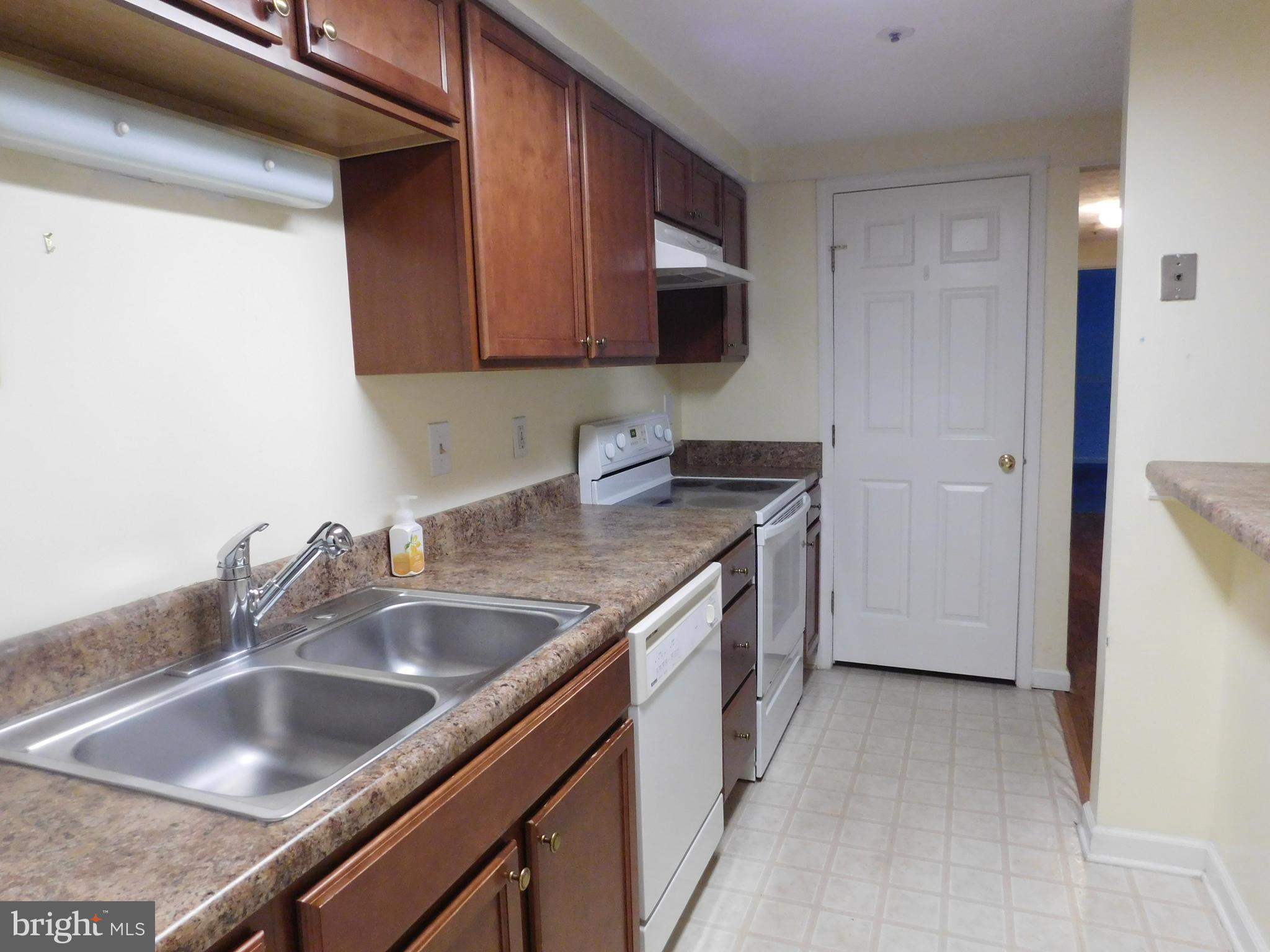 6375 Greenfield Road, Unit 1502 Elkridge, MD 21075 - Photo 2 of 20 galley kitchen
