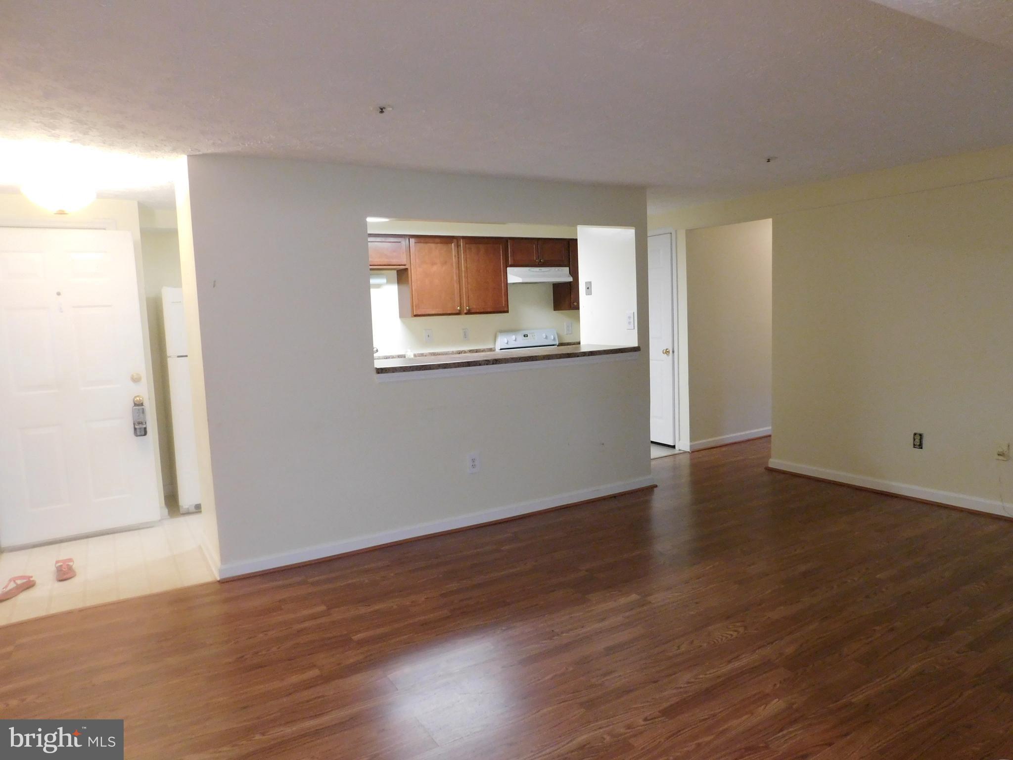 6375 Greenfield Road, Unit 1502 Elkridge, MD 21075 - Photo 7 of 20 view from dining to kitchen