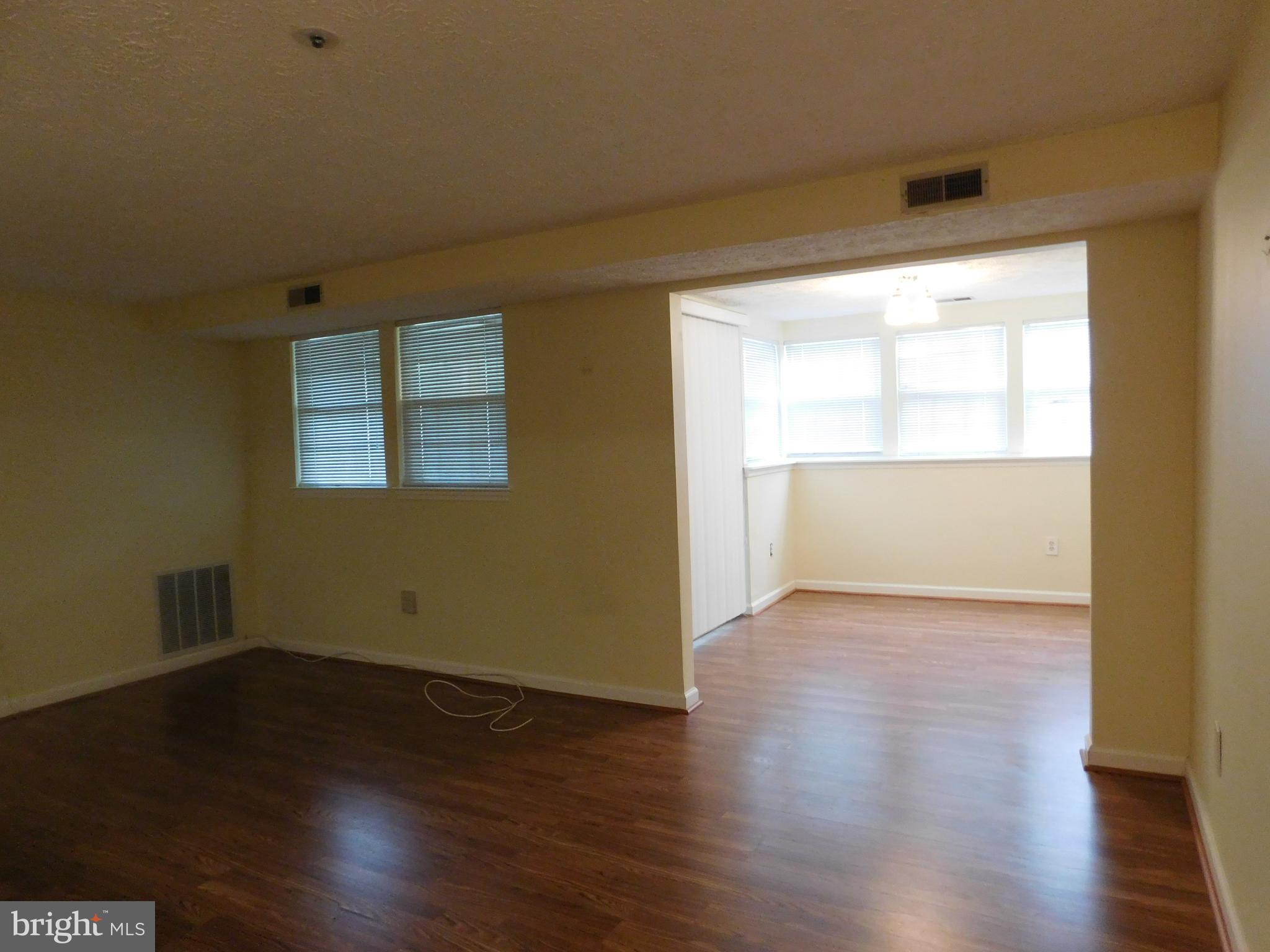 6375 Greenfield Road, Unit 1502 Elkridge, MD 21075 - Photo 8 of 20 Dining area and access to patio