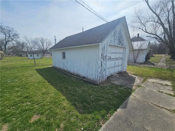 $75,000 | 302 East Bird Street, Hamilton, MO 64644